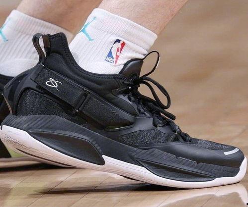 安踏竞训鞋最新爆料,揭秘运动科技新篇章!”